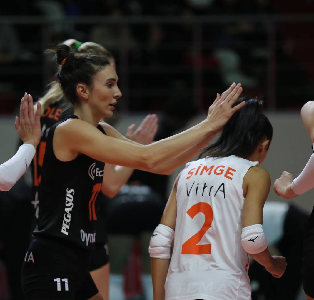 Hande Baladın şov yaptı. Eczacıbaşı Galatasaray'a set vermeden kazandı. Nefes kesen fotoğraflar 80