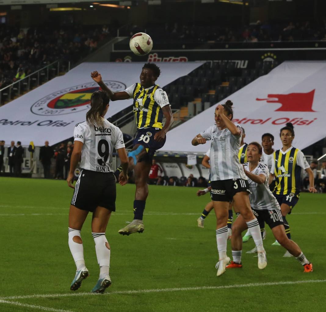 Derbinin galibi Fenerbahçe. Beşiktaş'ı 3 golle devirdi. İşte maçın tüm fotoğrafları 52