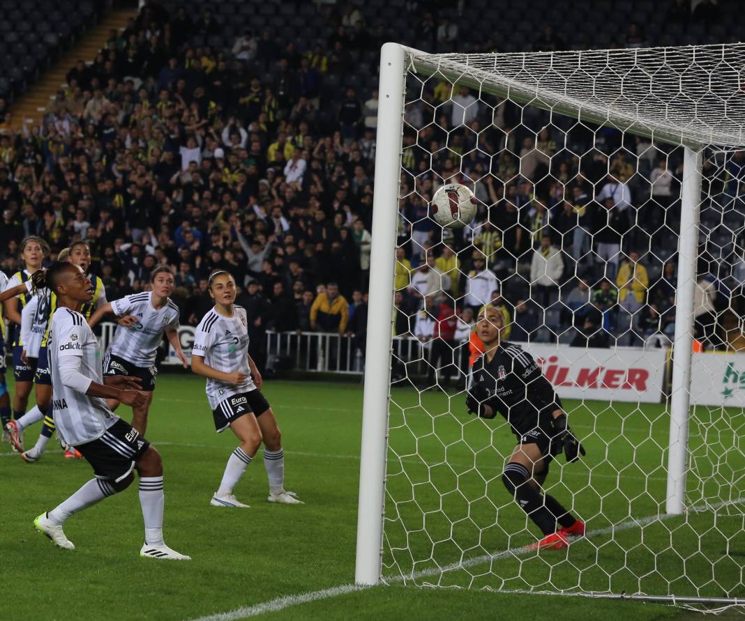 Derbinin galibi Fenerbahçe. Beşiktaş'ı 3 golle devirdi. İşte maçın tüm fotoğrafları 49