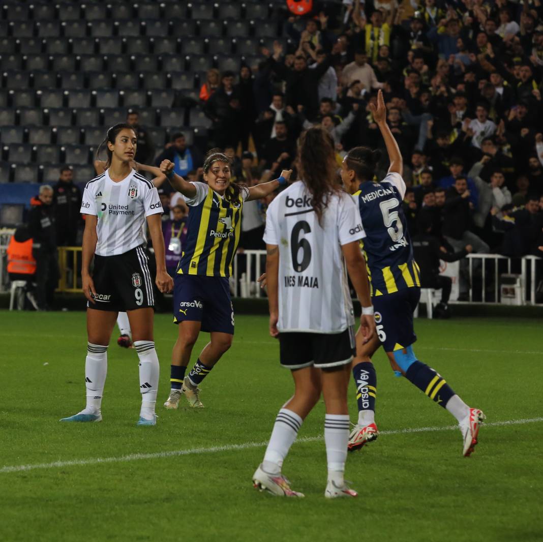 Derbinin galibi Fenerbahçe. Beşiktaş'ı 3 golle devirdi. İşte maçın tüm fotoğrafları 47