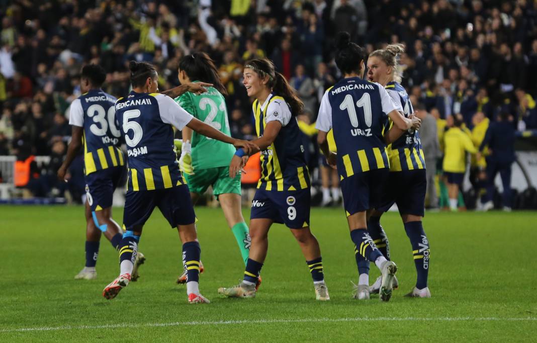 Derbinin galibi Fenerbahçe. Beşiktaş'ı 3 golle devirdi. İşte maçın tüm fotoğrafları 42