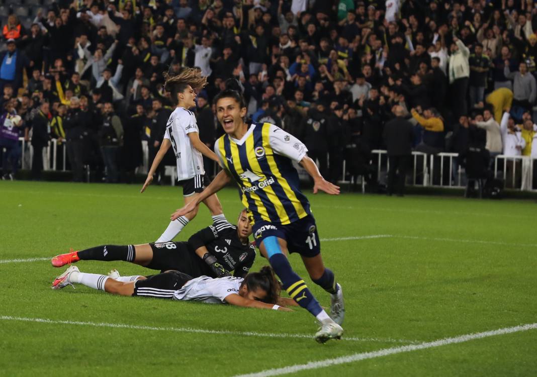 Derbinin galibi Fenerbahçe. Beşiktaş'ı 3 golle devirdi. İşte maçın tüm fotoğrafları 39