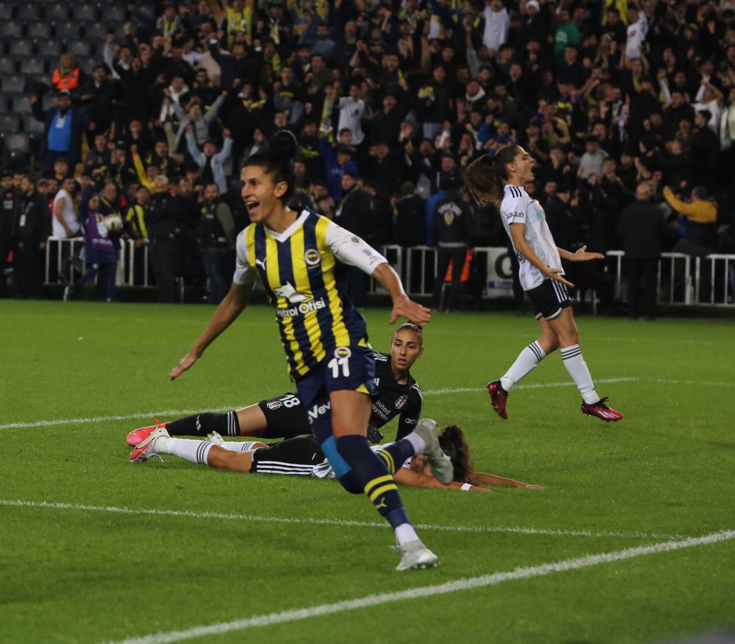 Derbinin galibi Fenerbahçe. Beşiktaş'ı 3 golle devirdi. İşte maçın tüm fotoğrafları 37