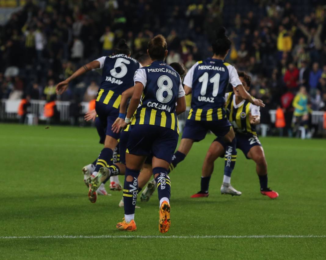 Derbinin galibi Fenerbahçe. Beşiktaş'ı 3 golle devirdi. İşte maçın tüm fotoğrafları 34