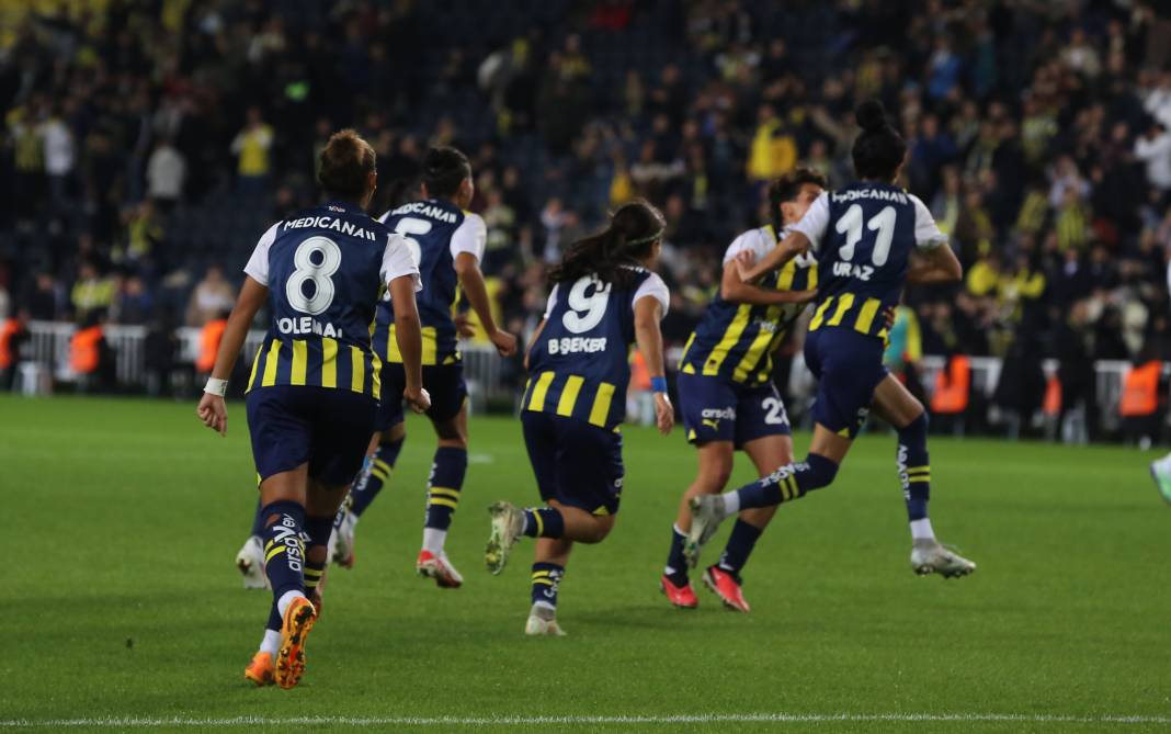 Derbinin galibi Fenerbahçe. Beşiktaş'ı 3 golle devirdi. İşte maçın tüm fotoğrafları 30