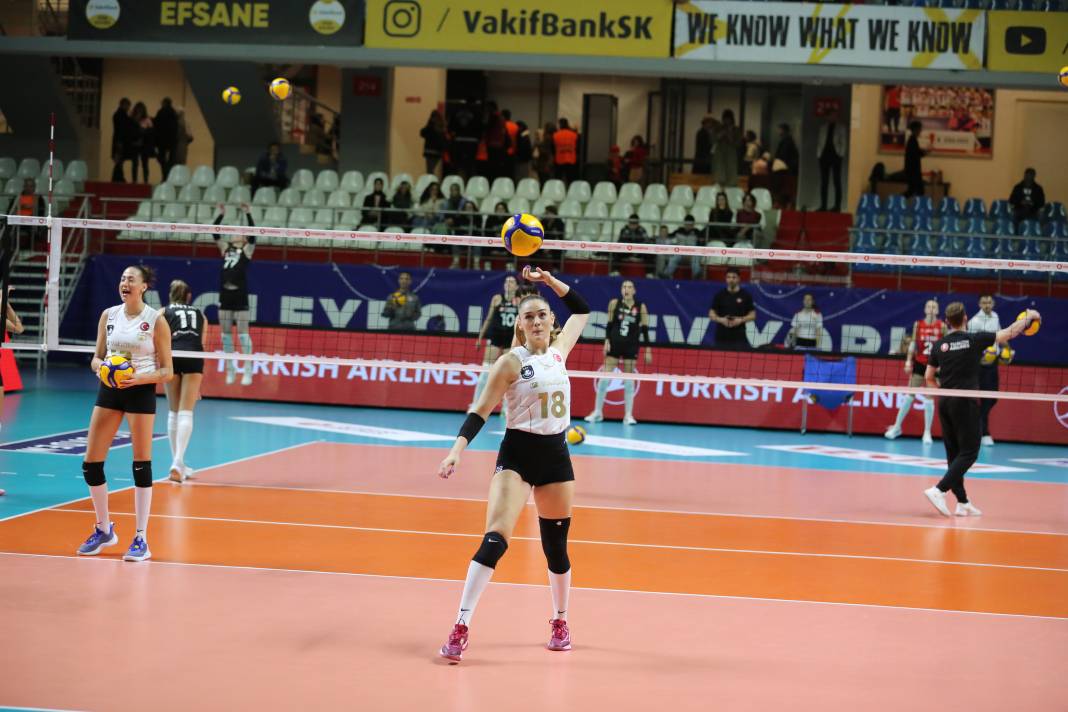 Zehra Güneş nefes kesti. Vakıfbank THY'yi rahat geçti. Maçın tüm fotoğrafları 45