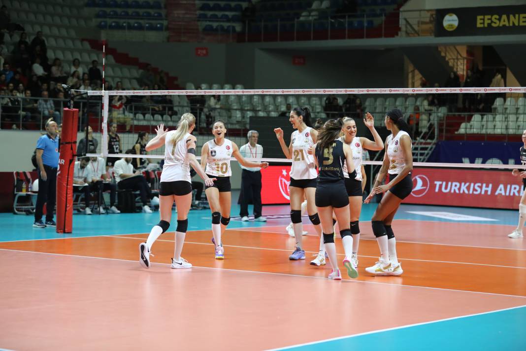 Zehra Güneş nefes kesti. Vakıfbank THY'yi rahat geçti. Maçın tüm fotoğrafları 37