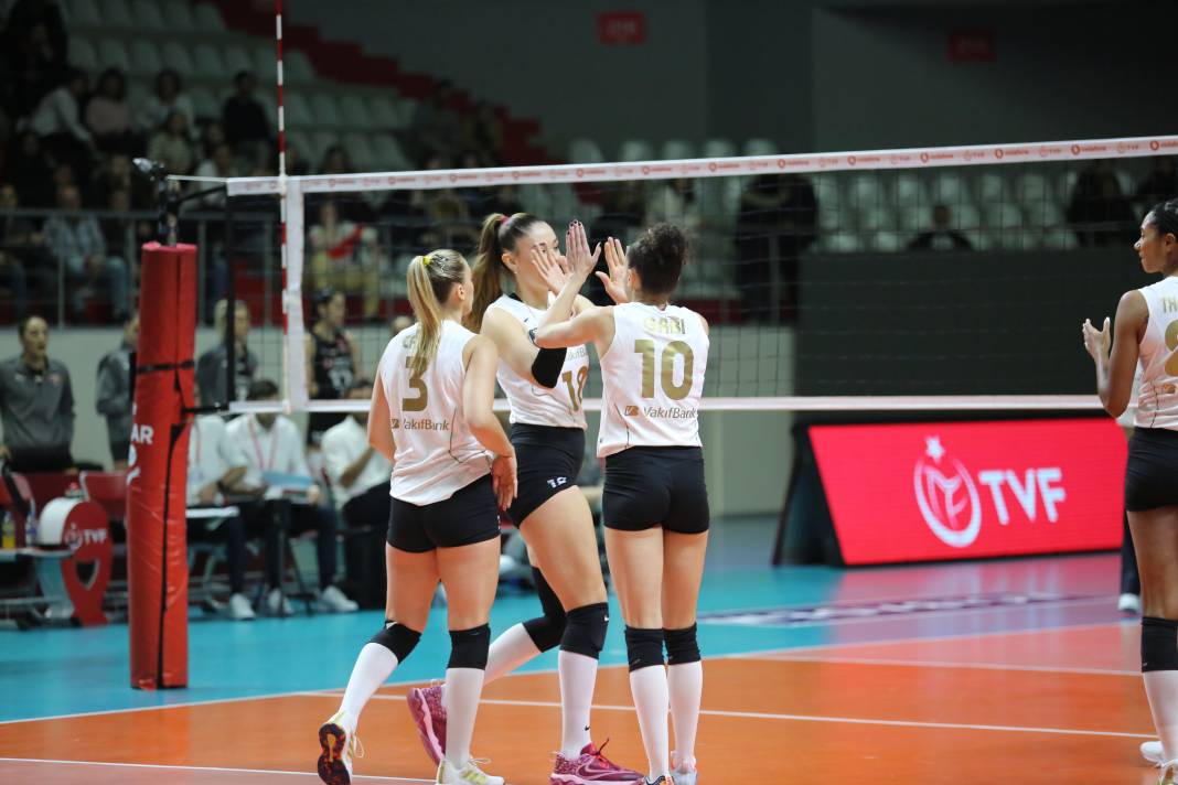 Zehra Güneş nefes kesti. Vakıfbank THY'yi rahat geçti. Maçın tüm fotoğrafları 27