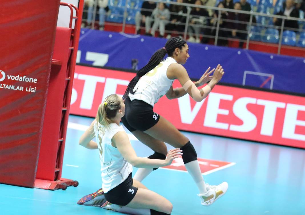 Zehra Güneş nefes kesti. Vakıfbank THY'yi rahat geçti. Maçın tüm fotoğrafları 23