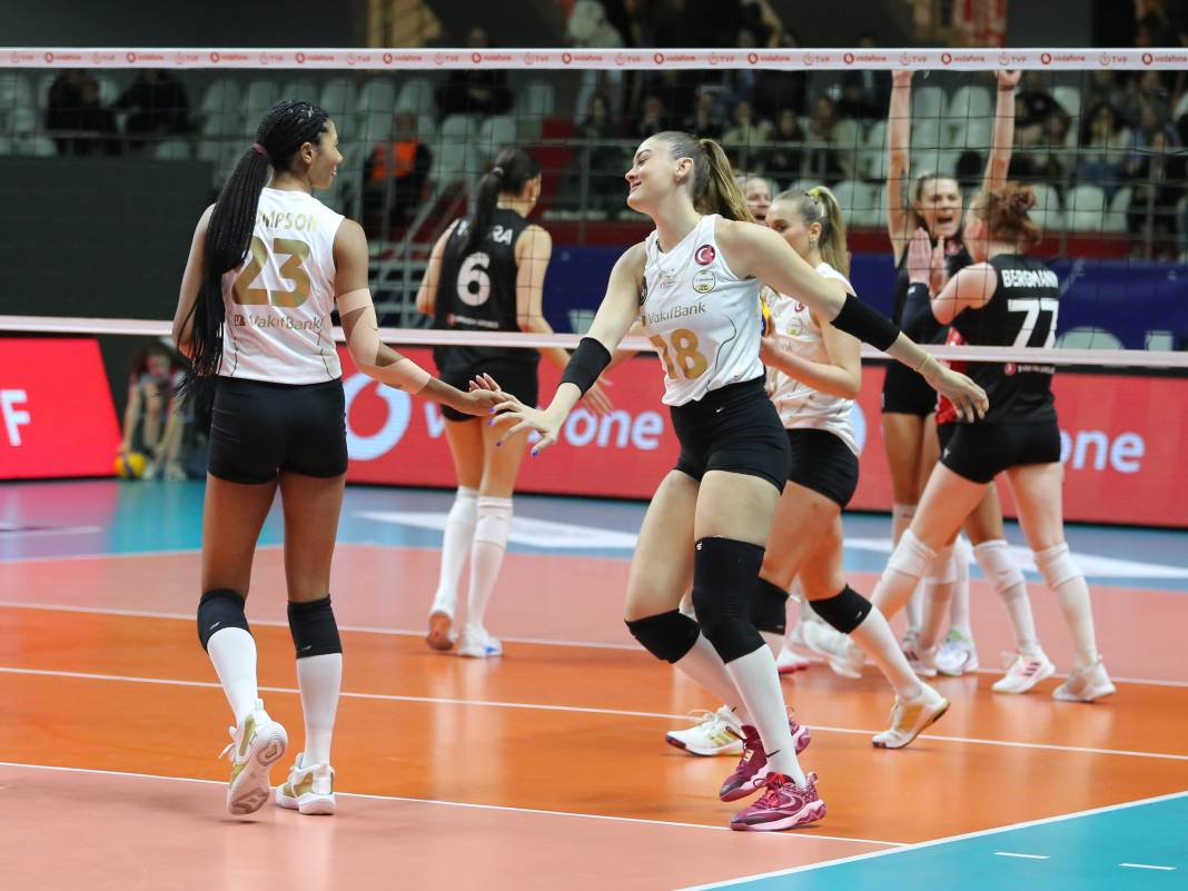 Zehra Güneş nefes kesti. Vakıfbank THY'yi rahat geçti. Maçın tüm fotoğrafları 16