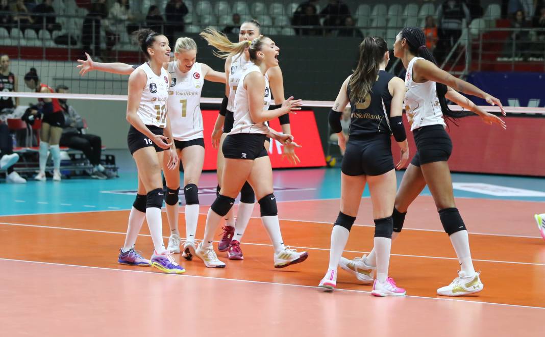 Zehra Güneş nefes kesti. Vakıfbank THY'yi rahat geçti. Maçın tüm fotoğrafları 18