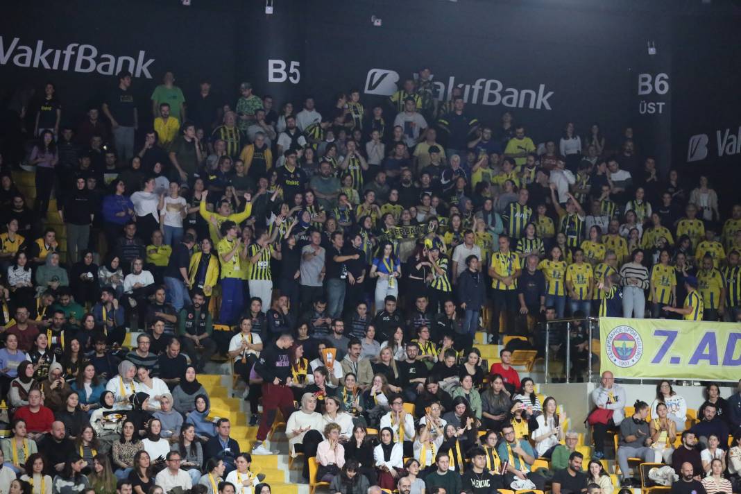 Dev maçın galibi Fenerbahçe. VakıfBank'ı 3-1'le geçti. Maçın hiçbir yerde olmayan fotoğrafları 46