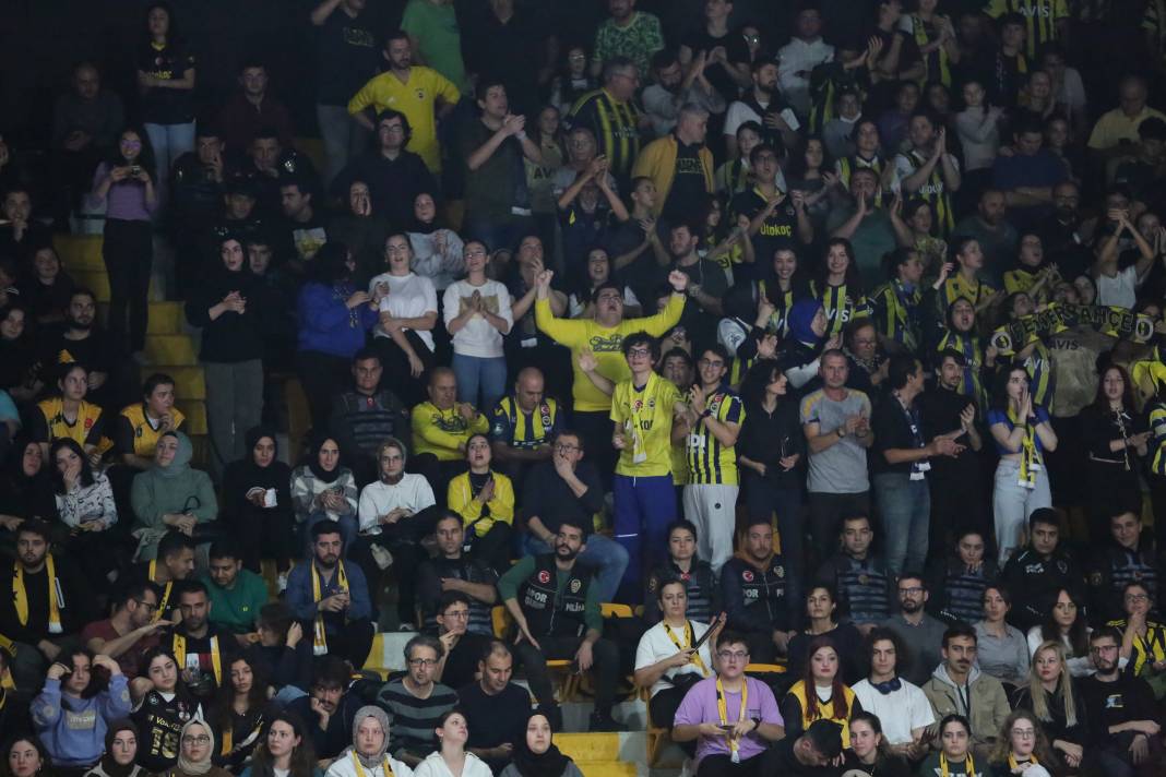 Dev maçın galibi Fenerbahçe. VakıfBank'ı 3-1'le geçti. Maçın hiçbir yerde olmayan fotoğrafları 45