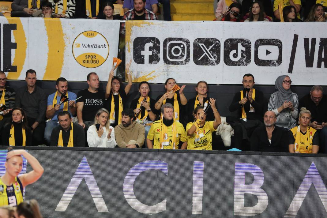 Dev maçın galibi Fenerbahçe. VakıfBank'ı 3-1'le geçti. Maçın hiçbir yerde olmayan fotoğrafları 38