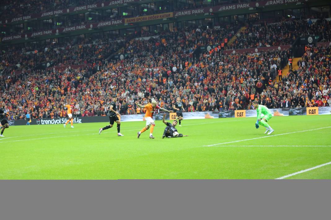 Galatasaray'ın şov gecesi. Hiçbir yerde göremeyeceğiniz fotoğraflar ve görüntülerle 66