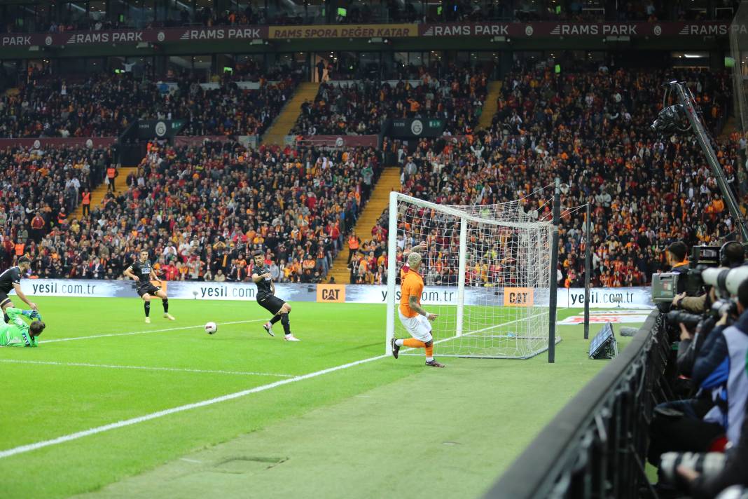 Galatasaray'ın şov gecesi. Hiçbir yerde göremeyeceğiniz fotoğraflar ve görüntülerle 59