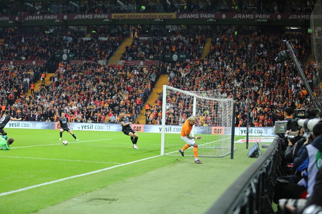 Galatasaray'ın şov gecesi. Hiçbir yerde göremeyeceğiniz fotoğraflar ve görüntülerle 60
