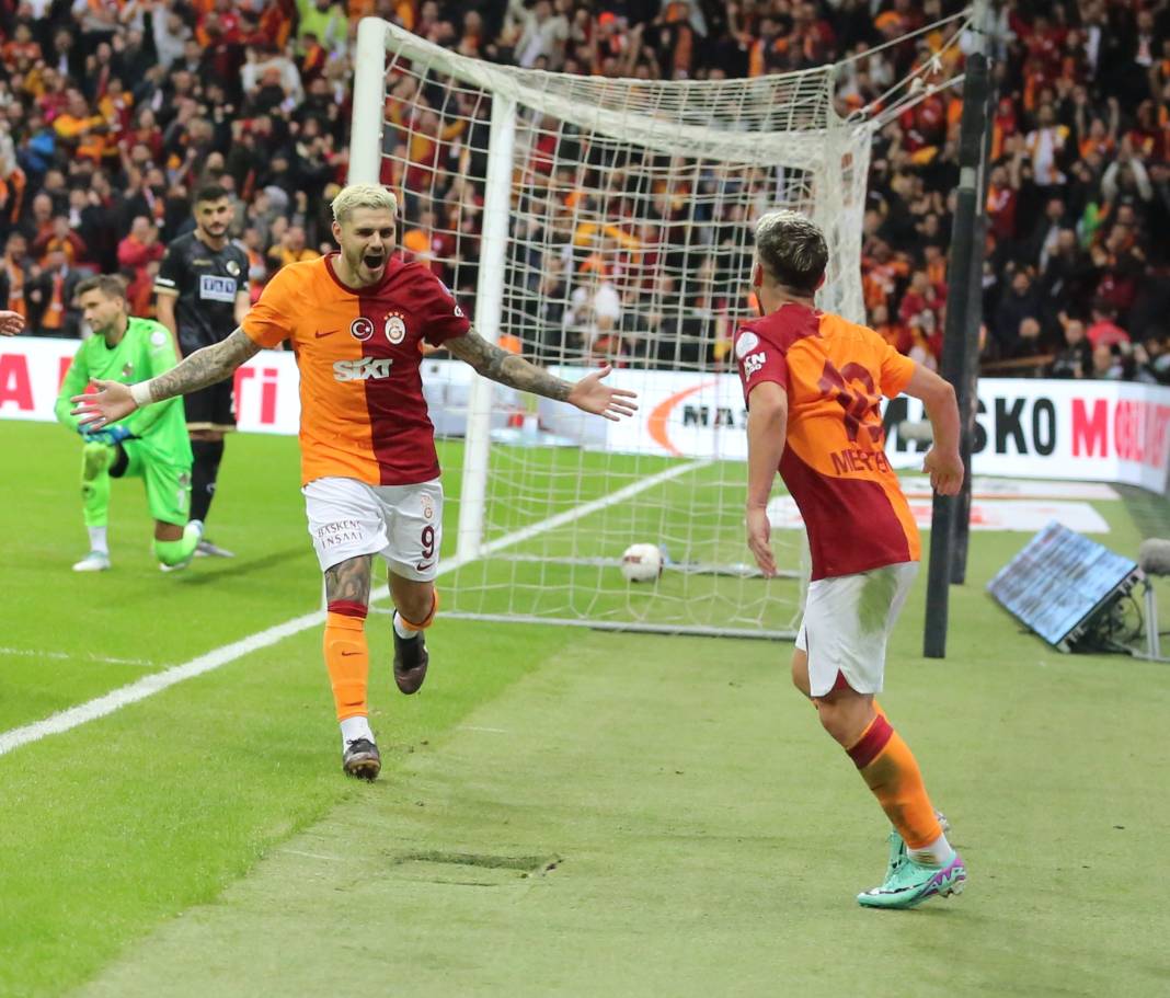 Galatasaray'ın şov gecesi. Hiçbir yerde göremeyeceğiniz fotoğraflar ve görüntülerle 92