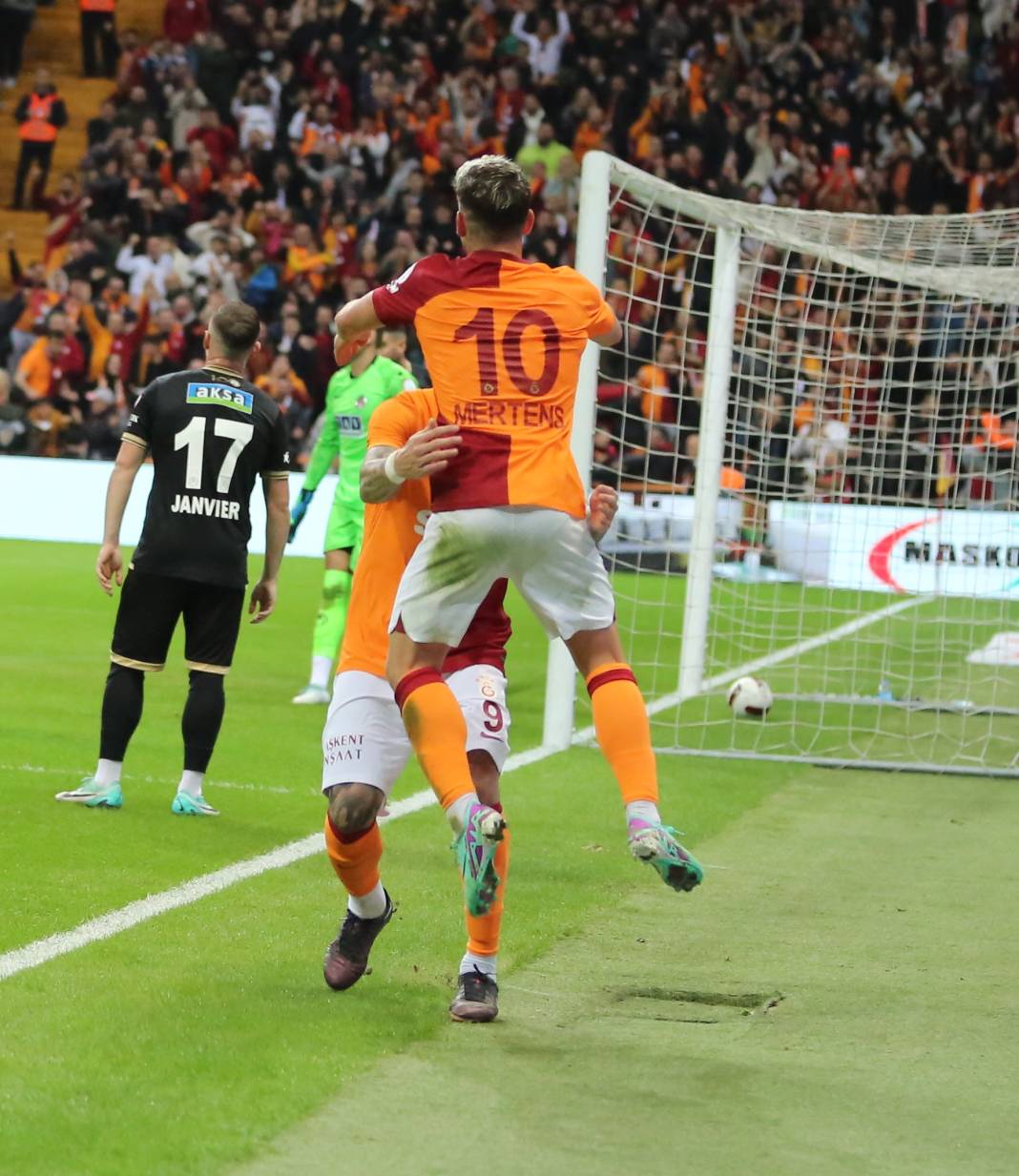 Galatasaray'ın şov gecesi. Hiçbir yerde göremeyeceğiniz fotoğraflar ve görüntülerle 91