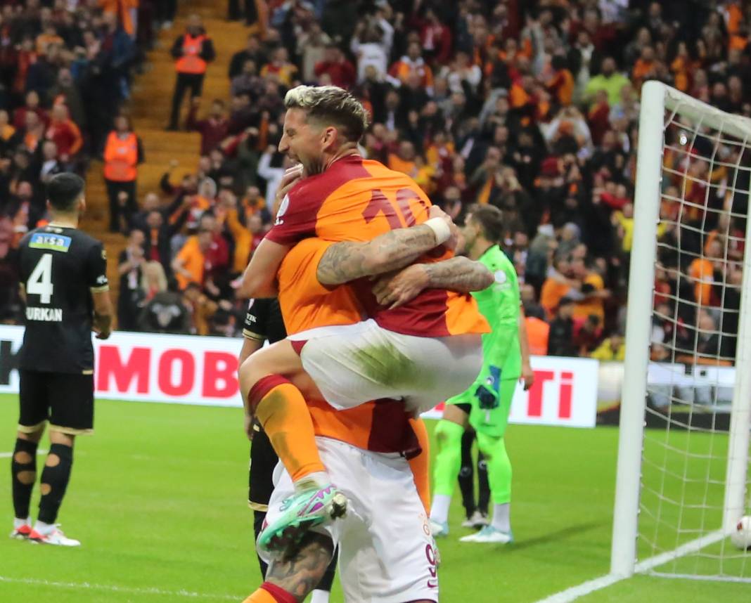Galatasaray'ın şov gecesi. Hiçbir yerde göremeyeceğiniz fotoğraflar ve görüntülerle 90