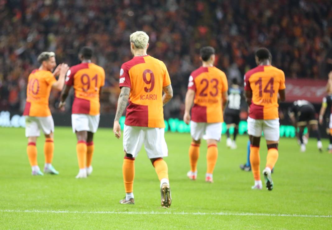 Galatasaray'ın şov gecesi. Hiçbir yerde göremeyeceğiniz fotoğraflar ve görüntülerle 77
