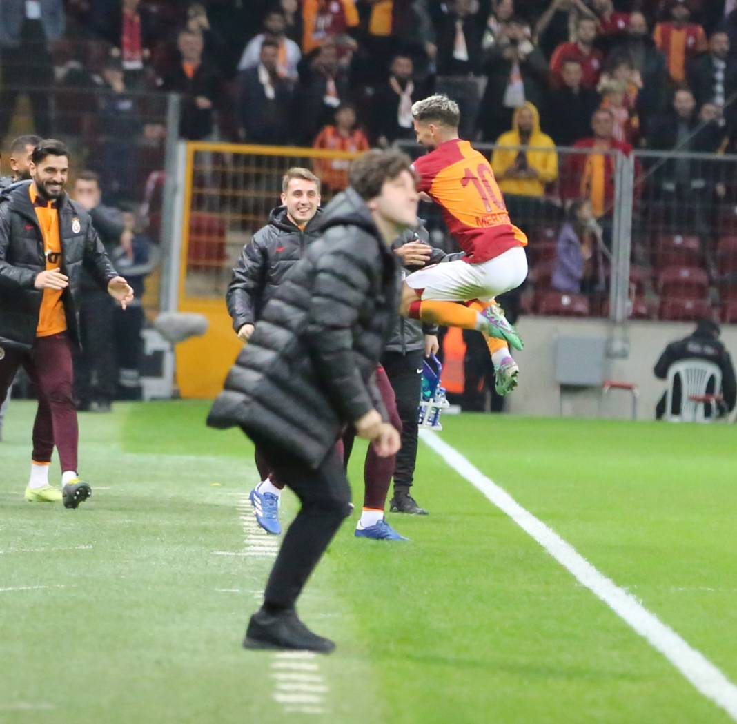 Galatasaray'ın şov gecesi. Hiçbir yerde göremeyeceğiniz fotoğraflar ve görüntülerle 69