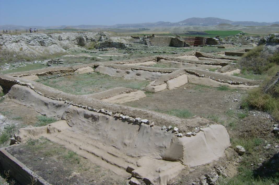 Erken İslamiyet döneminden günümüze ulaşan şaheserler. Bazıları UNESCO listesine girdi 7