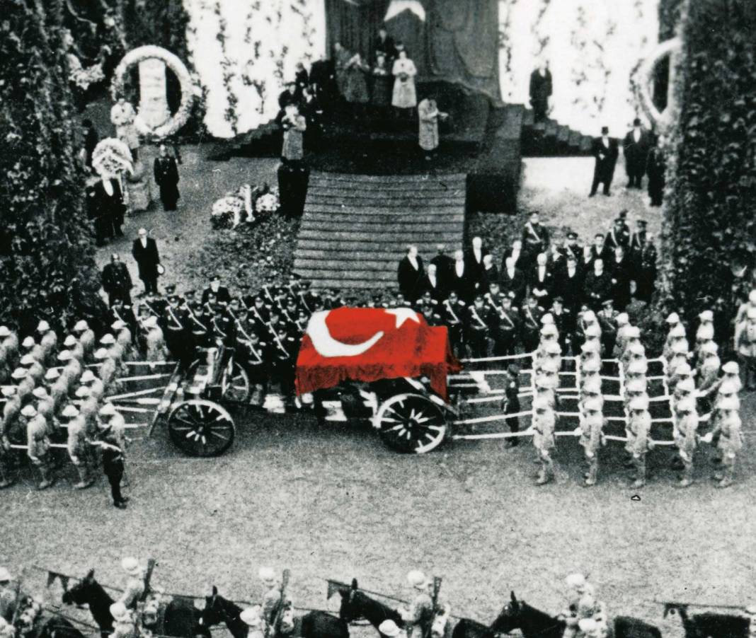 Atatürk'ün ölümü böyle duyuruldu. 10 Kasım 1938'in gazete manşetleri 4