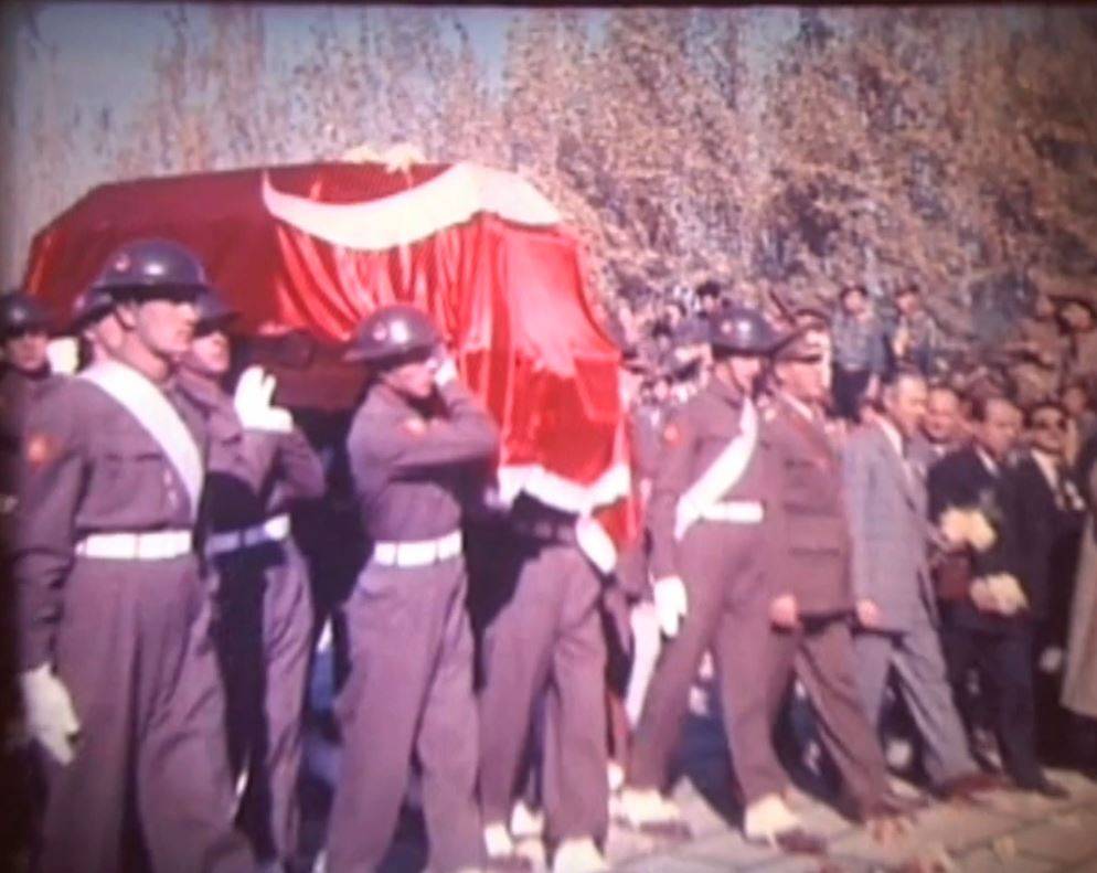 Atatürk'ün naaşının Anıtkabir'e naklinin renkli görüntüleri ortaya çıktı 15