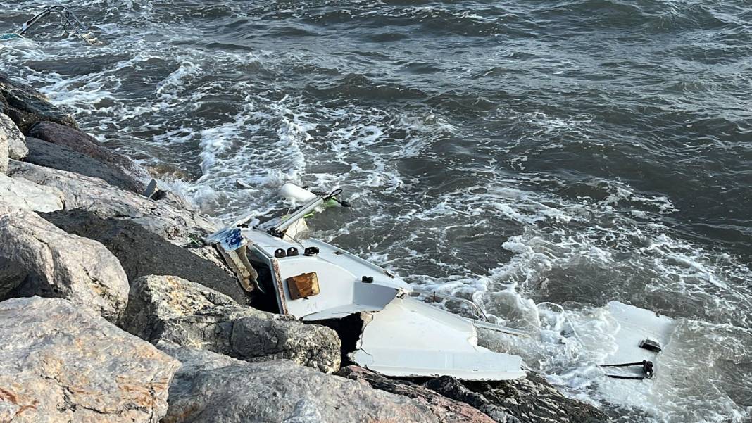 Bodrum'da fırtına 2 tekneyi parçaladı 6