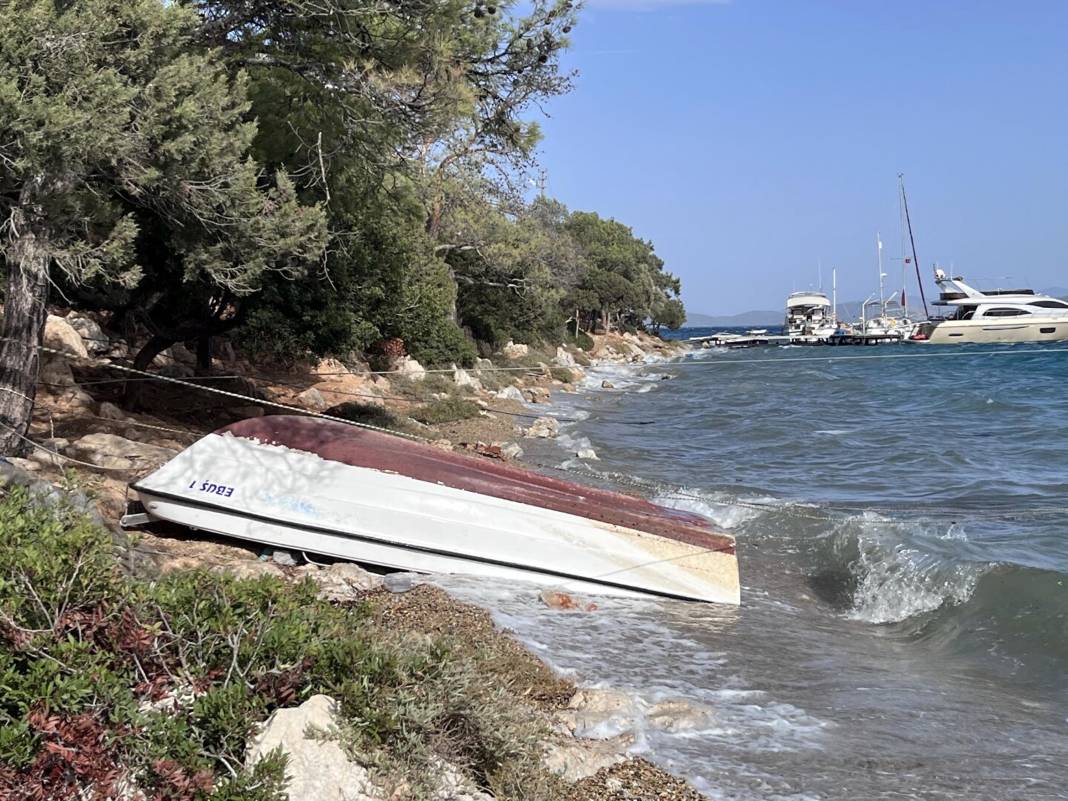 Bodrum'da fırtına 2 tekneyi parçaladı 12