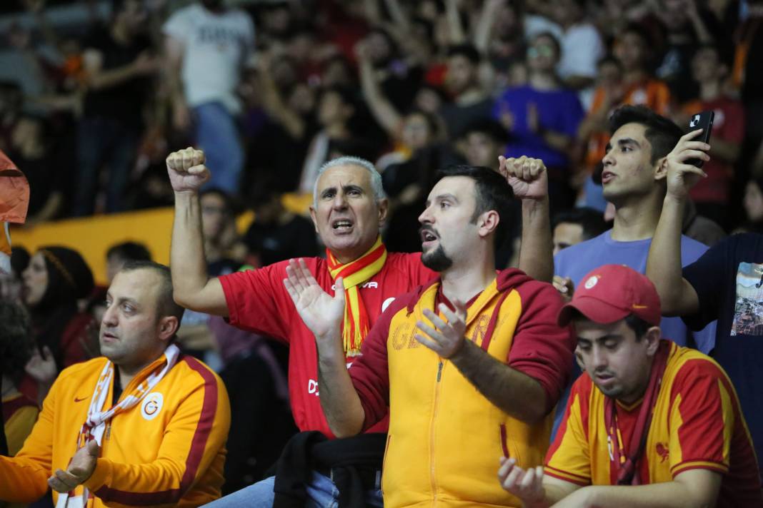 Fenerbahçe derbide Galatasaray'ı devirdi. Maçtan müthiş fotoğraflar 7