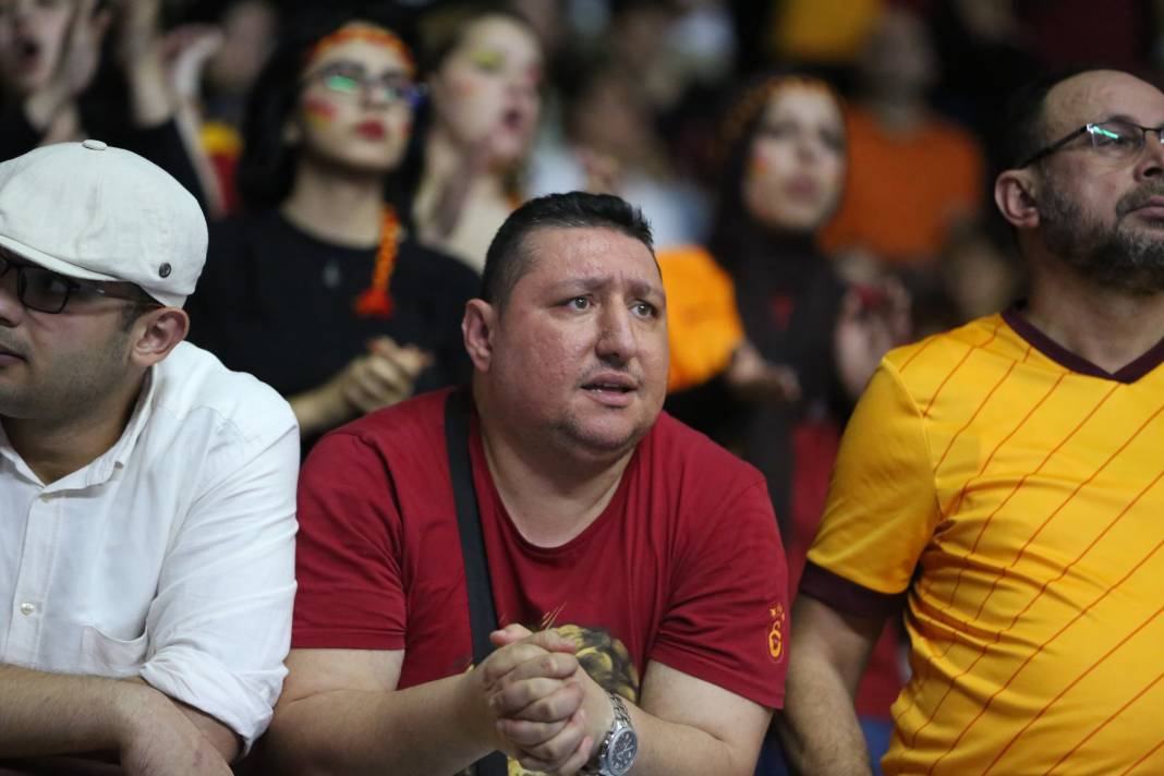 Fenerbahçe derbide Galatasaray'ı devirdi. Maçtan müthiş fotoğraflar 10