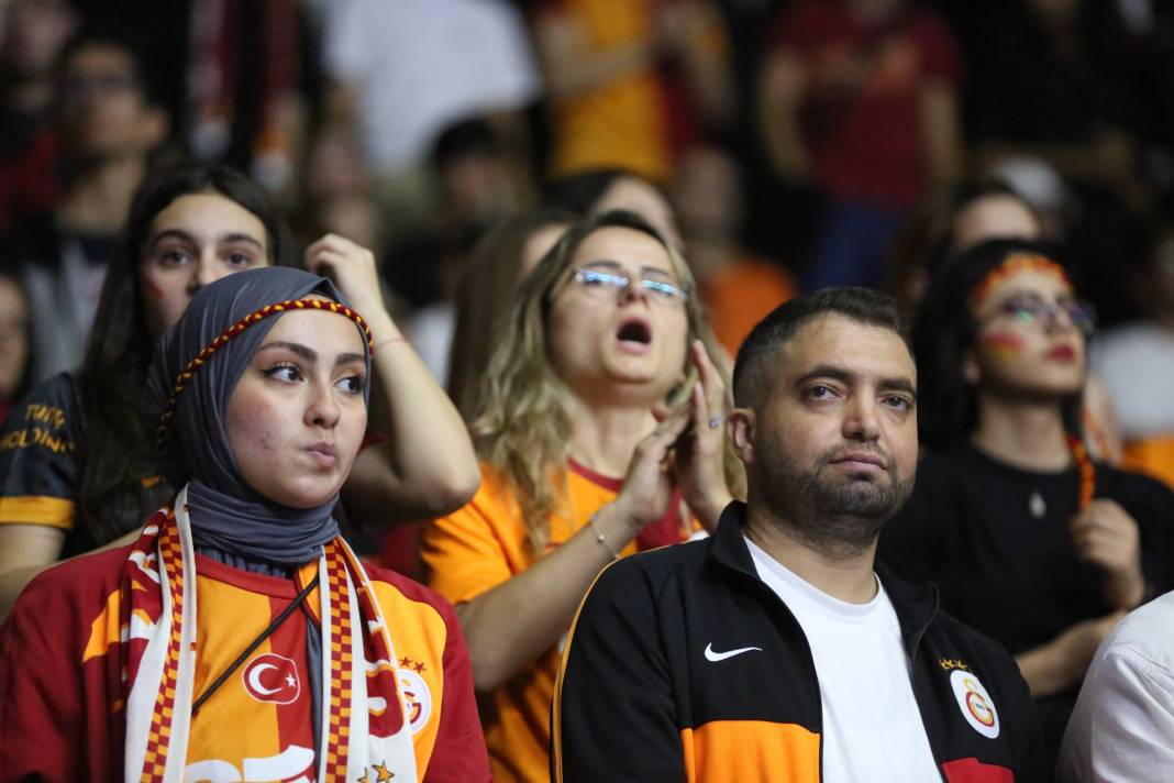 Fenerbahçe derbide Galatasaray'ı devirdi. Maçtan müthiş fotoğraflar 8