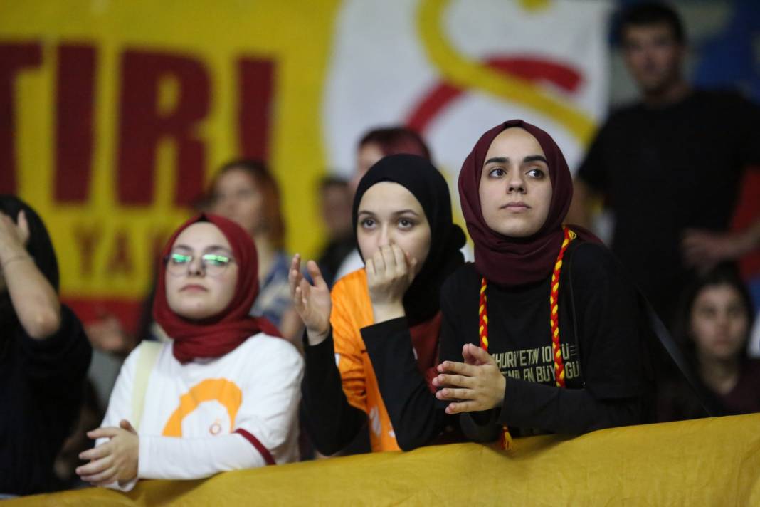 Fenerbahçe derbide Galatasaray'ı devirdi. Maçtan müthiş fotoğraflar 9