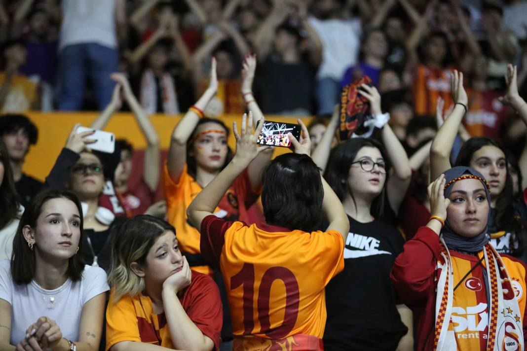 Fenerbahçe derbide Galatasaray'ı devirdi. Maçtan müthiş fotoğraflar 41