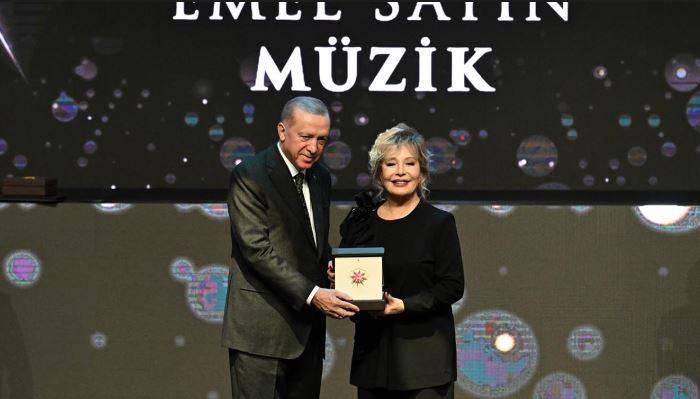 Cumhurbaşkanı Sarayda Kültür ve Sanat Büyük Ödüllerini dağıttı. Ödüllerin hepsi aynı mahalleye gitti 7