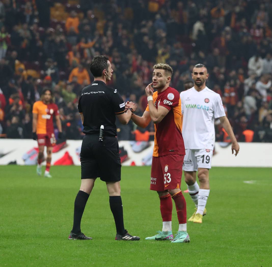 Galatasaray'da galibiyet sonrası ortalık çocuk bahçesine döndü. Maçın hiçbir yerde olmayan fotoğrafları 42
