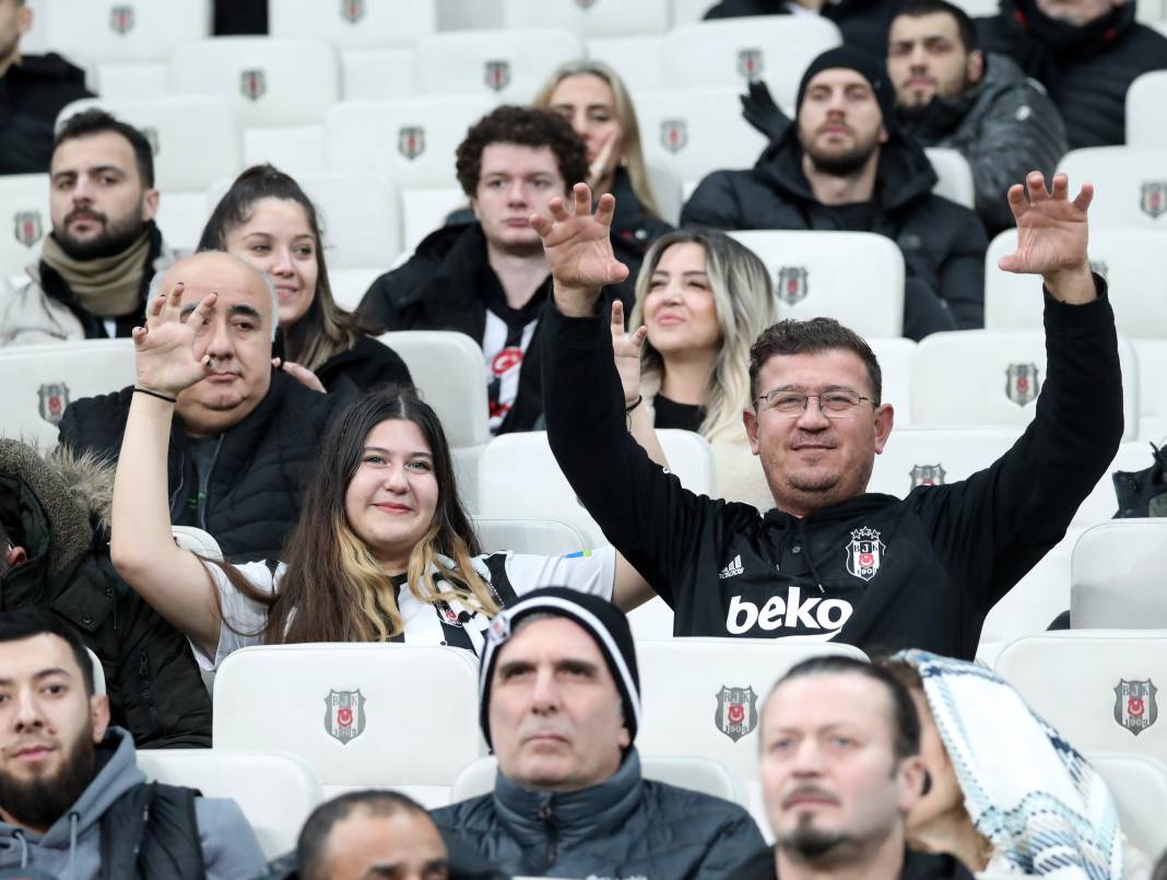 Beşiktaş taraftarı için sezon artık çile! Alanya'dan 3 yediler maç sonu özür dilediler. Alanyaspor Beşiktaş maçının çok özel fotoğrafları 58