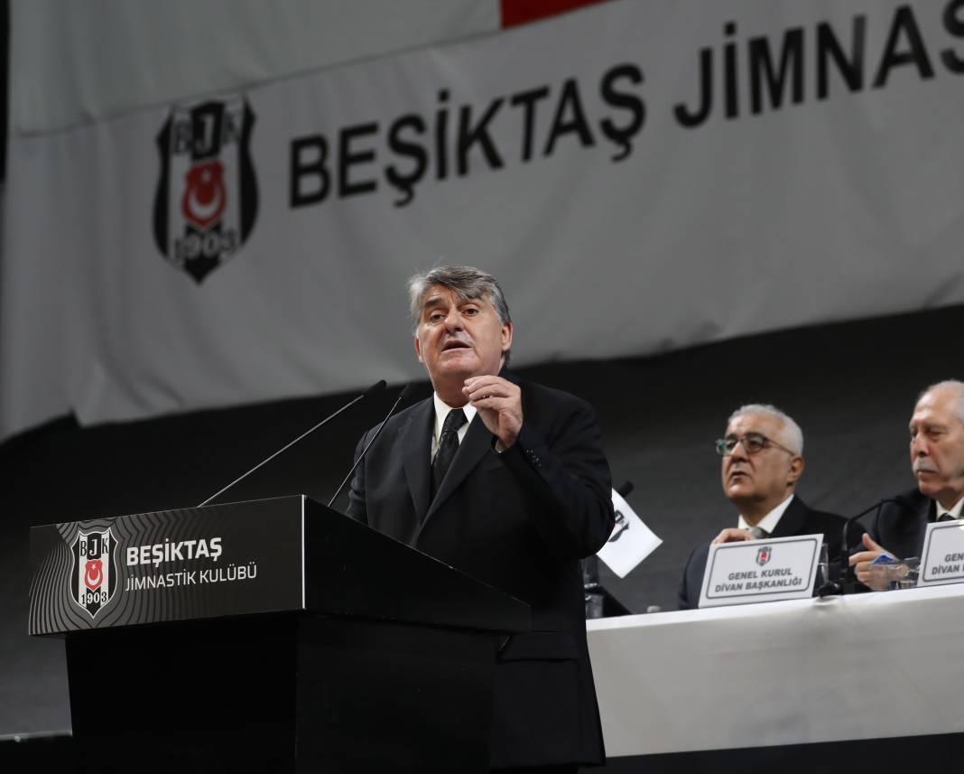 Beşiktaş'ın 35. başkanı belli oluyor. Serdal Adalı mı Hasan Arat mı? Genel kuruldan en güzel fotoğraflar 18