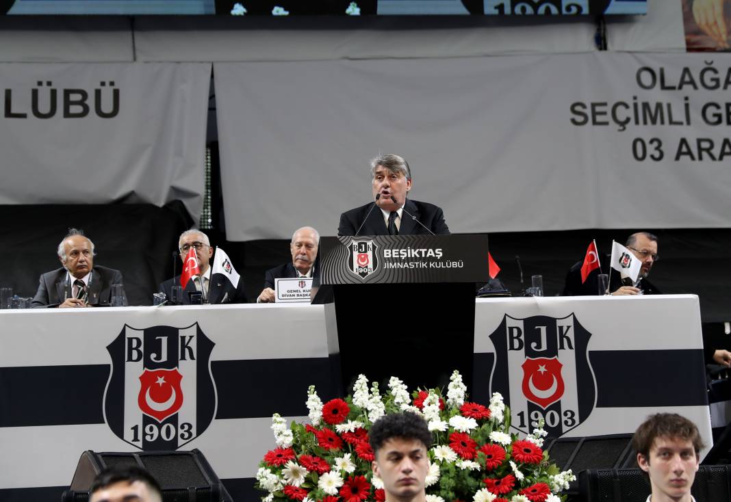 Beşiktaş'ın 35. başkanı belli oluyor. Serdal Adalı mı Hasan Arat mı? Genel kuruldan en güzel fotoğraflar 17
