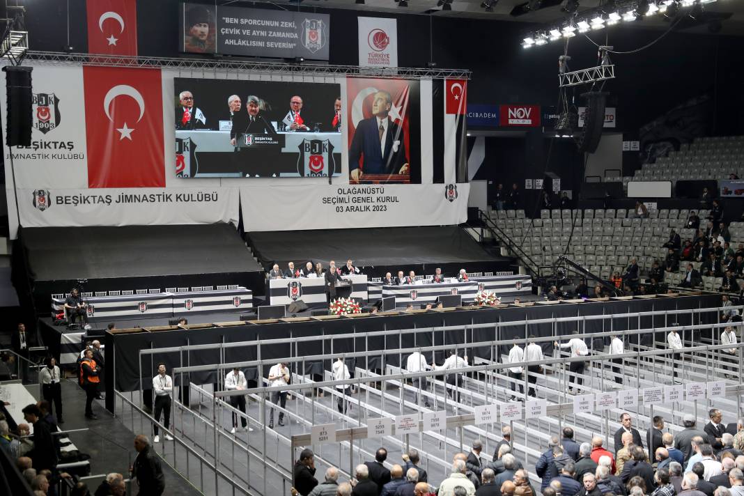 Beşiktaş'ın 35. başkanı belli oluyor. Serdal Adalı mı Hasan Arat mı? Genel kuruldan en güzel fotoğraflar 2