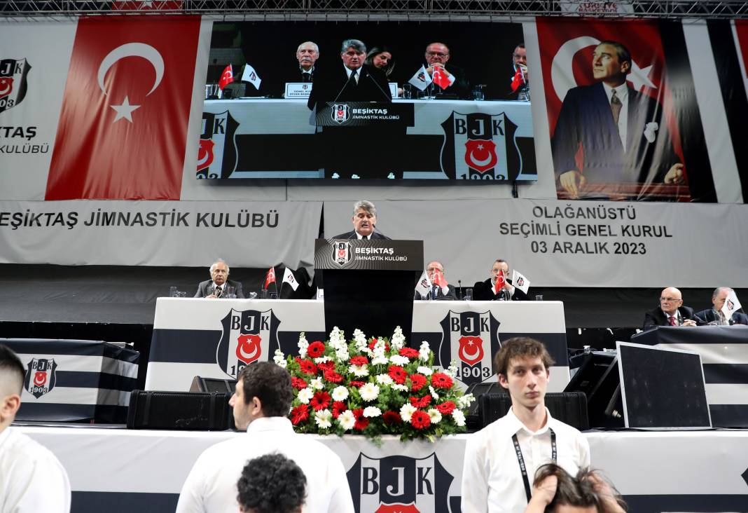 Beşiktaş'ın 35. başkanı belli oluyor. Serdal Adalı mı Hasan Arat mı? Genel kuruldan en güzel fotoğraflar 21