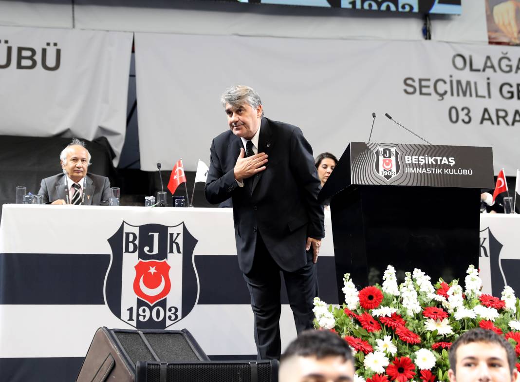 Beşiktaş'ın 35. başkanı belli oluyor. Serdal Adalı mı Hasan Arat mı? Genel kuruldan en güzel fotoğraflar 14
