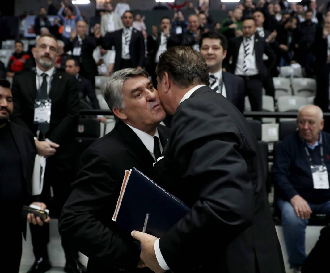 Beşiktaş'ın 35. başkanı belli oluyor. Serdal Adalı mı Hasan Arat mı? Genel kuruldan en güzel fotoğraflar 7