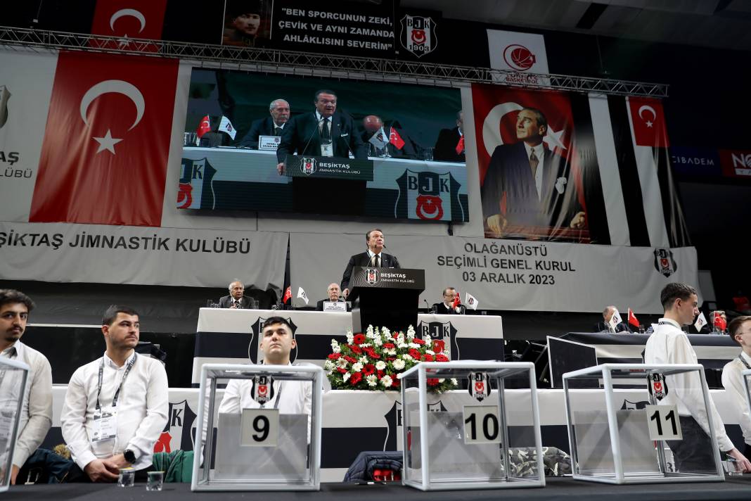 Beşiktaş'ın 35. başkanı belli oluyor. Serdal Adalı mı Hasan Arat mı? Genel kuruldan en güzel fotoğraflar 22