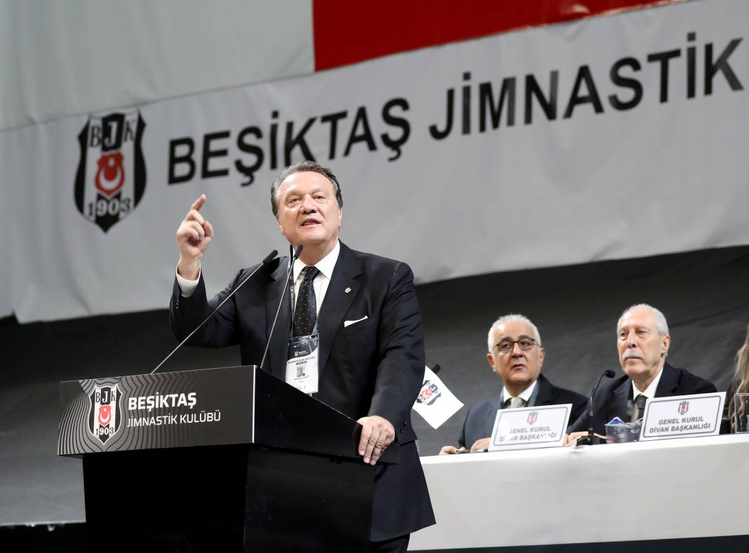 Beşiktaş'ın 35. başkanı belli oluyor. Serdal Adalı mı Hasan Arat mı? Genel kuruldan en güzel fotoğraflar 20