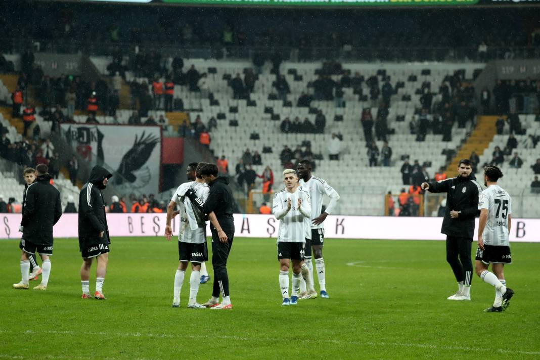 Beşiktaş taraftarı için sezon artık çile! Alanya'dan 3 yediler maç sonu özür dilediler. Alanyaspor Beşiktaş maçının çok özel fotoğrafları 15