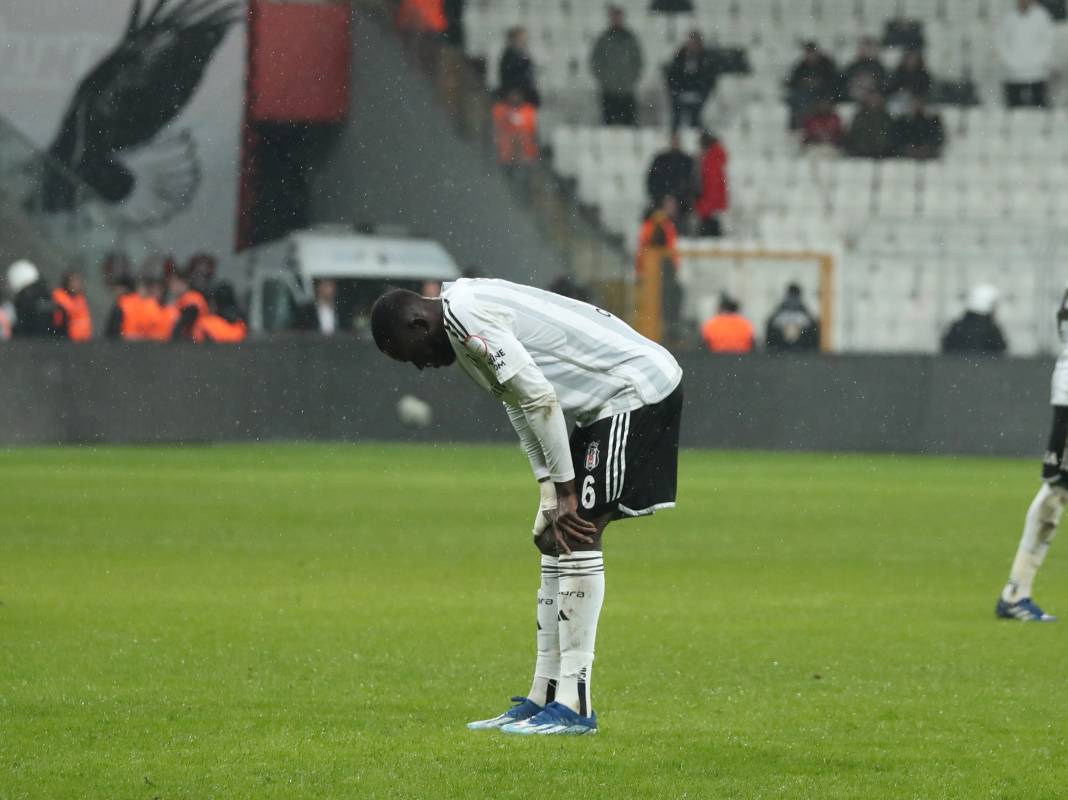 Beşiktaş taraftarı için sezon artık çile! Alanya'dan 3 yediler maç sonu özür dilediler. Alanyaspor Beşiktaş maçının çok özel fotoğrafları 10