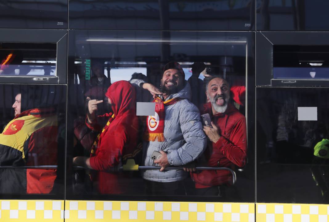 Fenerbahçe ve Galatasaray taraftarı şehitlerimizi unutmadı! Derbinin hiç bir yerde olmayan fotoğrafları 59
